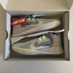 kyrie flytrap 5 GS ‘white blue chill’